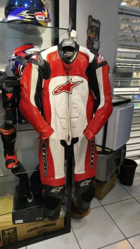 MACACÃO ALPINESTARS MOTEGI 1 PEÇA 52