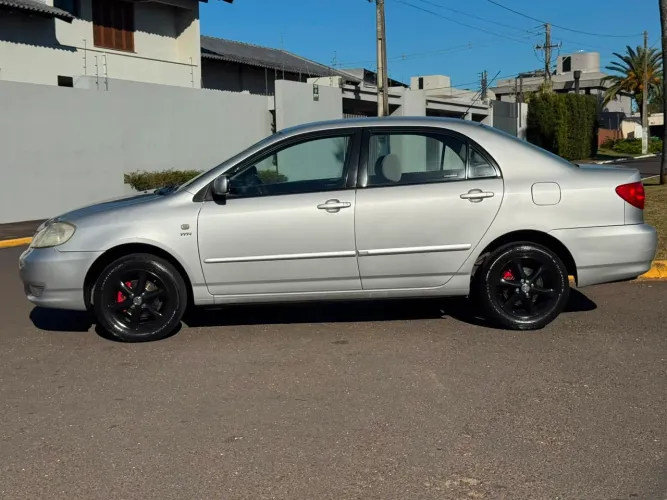 Toyota Corolla XLI 1.6 16V 110cv Mec. 2004