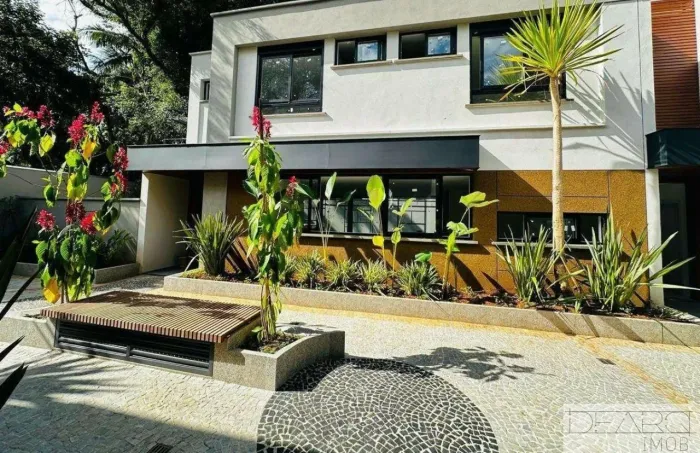 Casa à Venda em Condomínio Alto Padrão no bairro Alto da Boa Vista- São Paulo