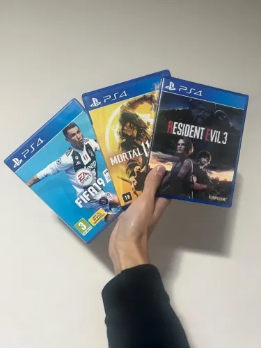 3 jogos de PS4 por 200$