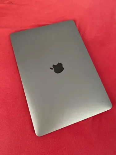 Macbook Air 2020, M1,16gb + Magic Mouse