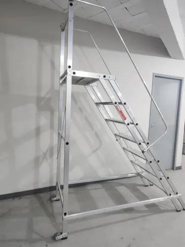 Escada plataforma NOVA 7 degraus PLAT 2000 250Kg