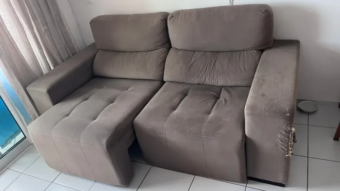 Sofá cama retrátil semi novo 