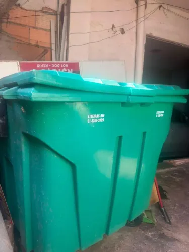 Lixeira em ótimo estado
