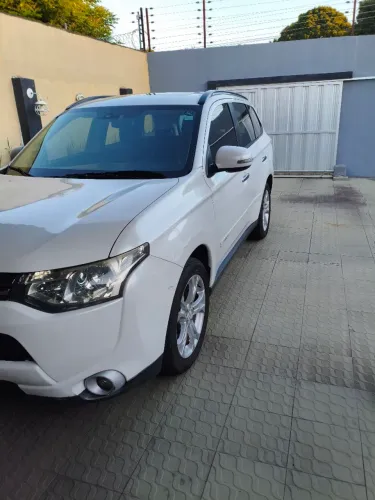 Mitsubishi Outlander 2.0 16V 160cv Aut. 2014
