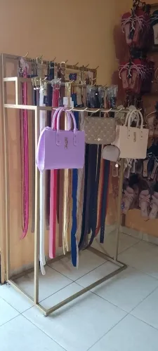 EXPOSITOR DE CINTOS PARA LOJA