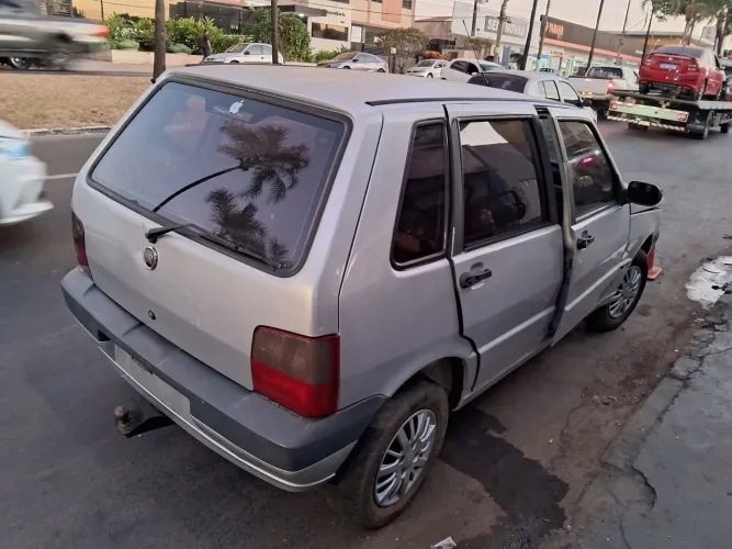 Uno 2006 sucata retirada de peças somente