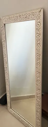 Espelho com moldura conservado 