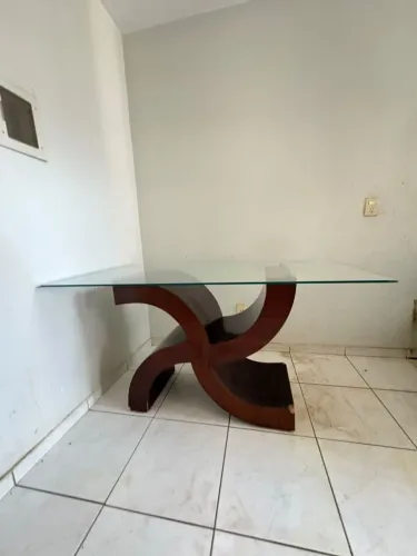 Mesa sem cadeiras