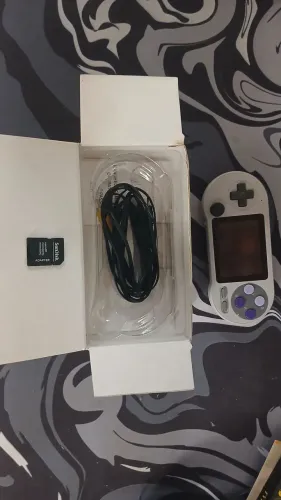 SF2000 segunda mão em ótimo estado obs: tela nao da imagem mas o console liga 