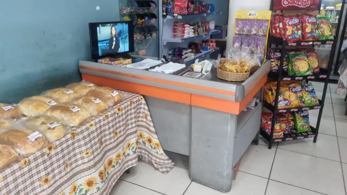 Balcão de Padaria com caixa registradora 