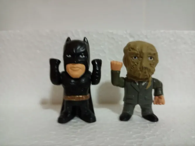 Bonecos Batman e Espantalho miniatura Nestlé