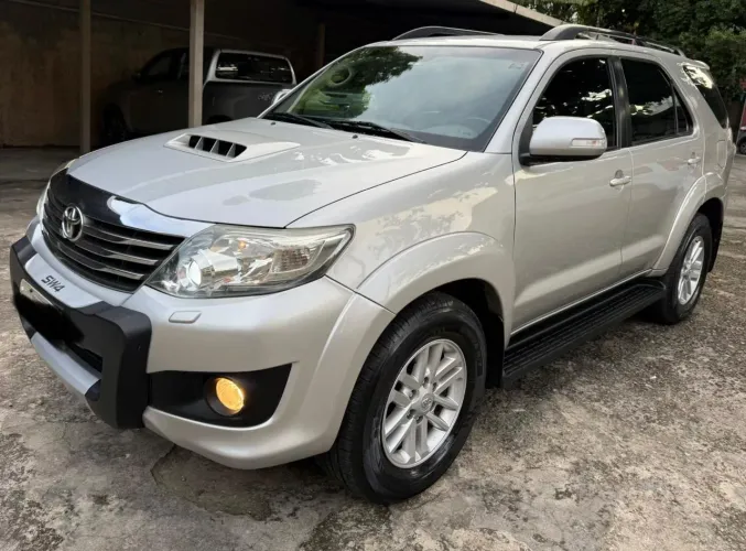 Toyota Hilux SW4 SRV D4-d 4X4 3.0 TDI Dies. AUT 2013