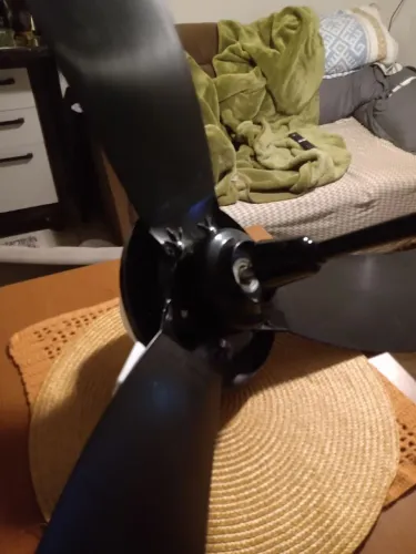 Ótimo ventilador de teto com controle 
