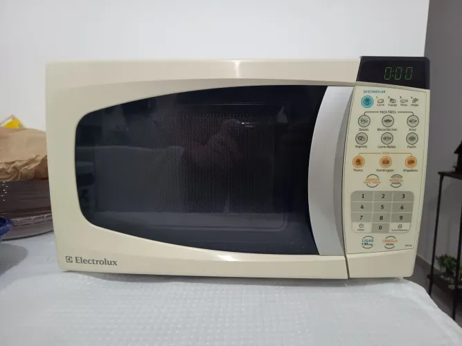 Microondas Eletrolux 18L 127V