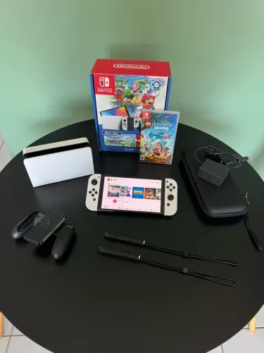 Nintendo Switch Oled (1 ano de uso)
