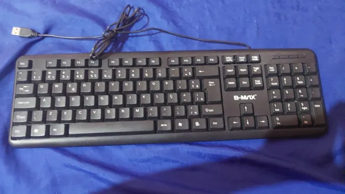 Teclado de computador usado
