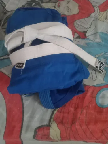 Kit de Kimono de judô azul da Haganah por 400 reais