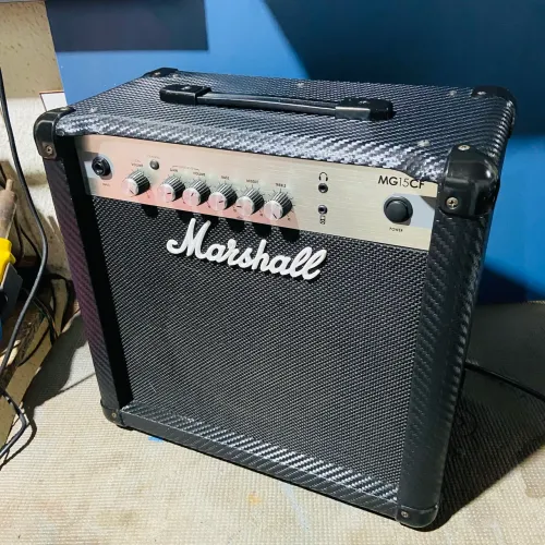 Amplificador de Guitarra MARSHALL MG15 - CF