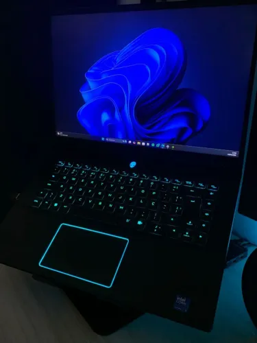 Alienware M16 R2 - Ultra 9 185H, 32GB, 3TB, RTX4070 8GB, QHD 240Hz, WiFi 7