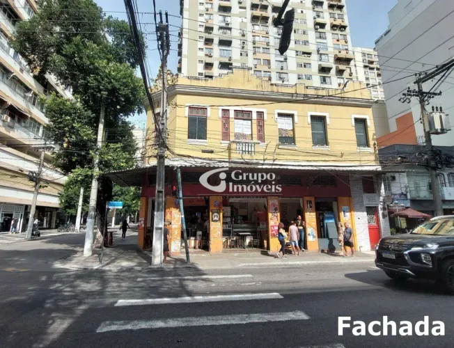Rua Gavião Peixoto, nº 100, Sobrado, Icaraí, Niterói, RJ.