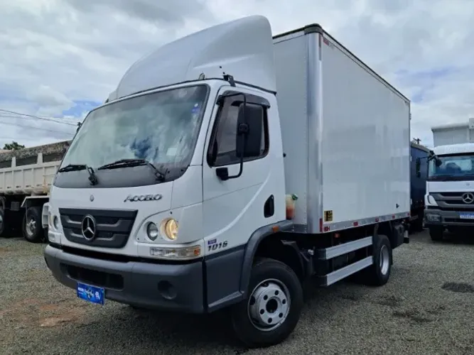 MB Accelo 1016 4X2 CE Baú Carga Seca VUC - (2021)