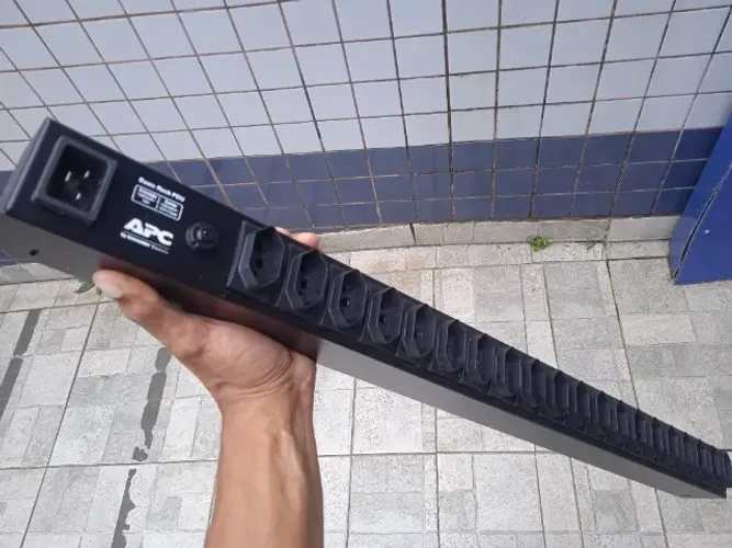 PDU Básica para Rack APC by Schneider Electric