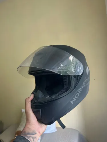 Capacete norisk fechado
