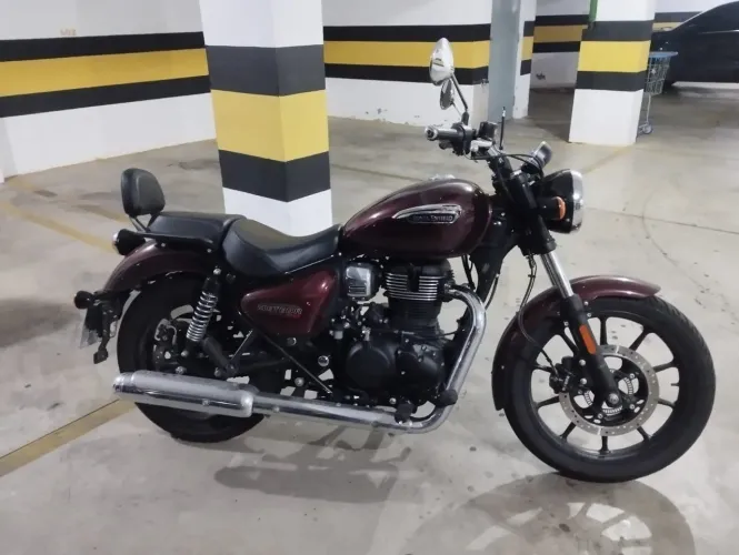 Royal Enfield Meteor 350 Stellar Red