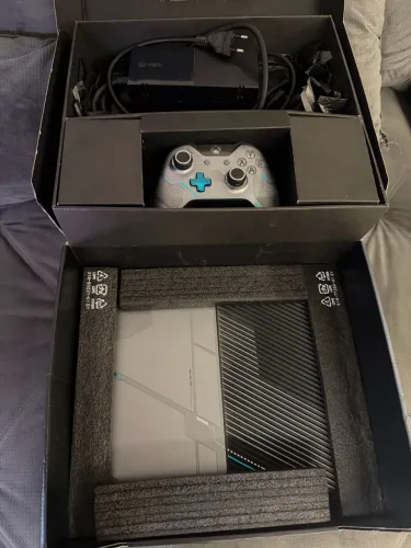 Xbox one de colecionador ,versão hallo , 1TB de memória,controle oficial 1200 desapego