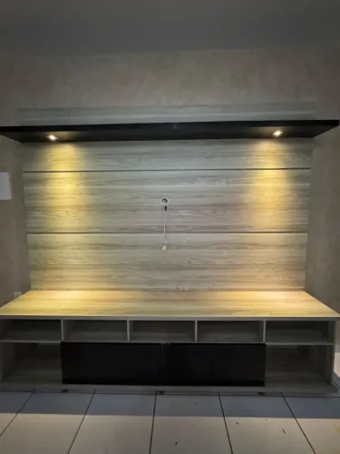 Vendo rack com painel em MDF