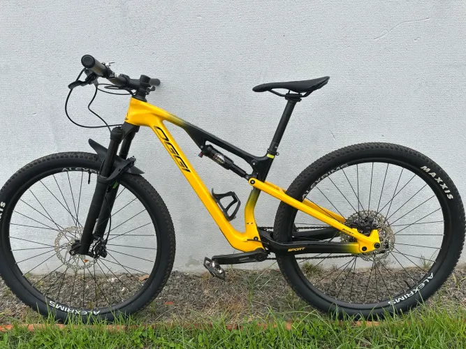 Bike OGGI Catura Sport Carbono 2025 zerada (2 meses de uso)