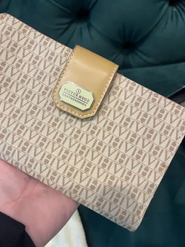 Carteira feminina Victor Hugo 