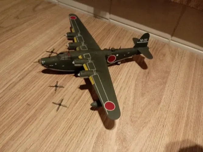 Miniatura de Hidroavião 2ª GM Kawanishi H8K2 "Emily" - Japão - já exposto, ótimo estado