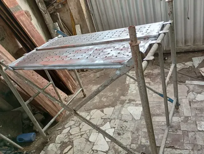 Vendo plataformas para andaimes fachadeiro