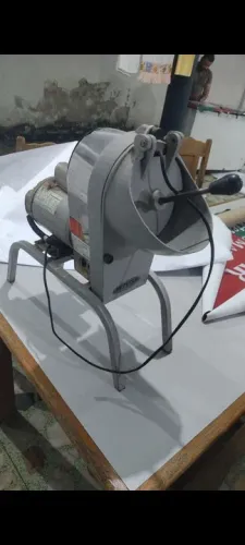 Máquina de ralar queijo 