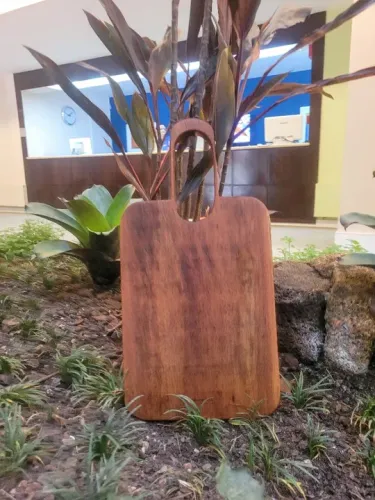 Tábua de corte em madeira muiracatiara