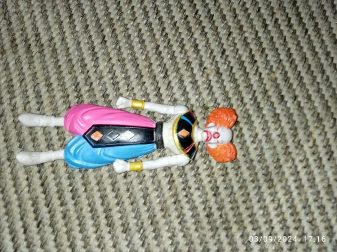 Boneco Vendo Dragon Ball 13cm usado.