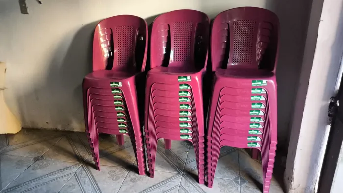 Cadeira de plástico 