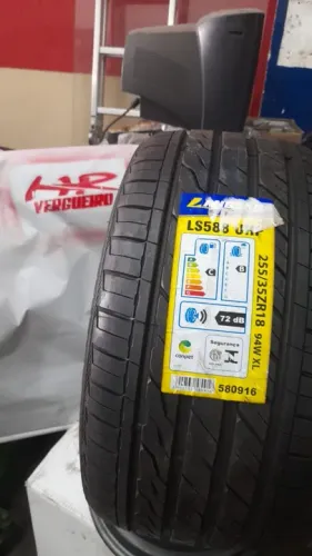 pneu 255/35 18 landsail ls 588 - excelente estado