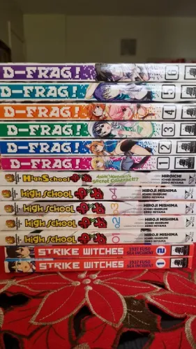 Lote de Mangás D-Frag!, High School e Strike Witches - LER ANÚNCIO 