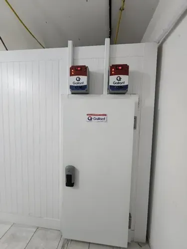 Câmara fria 3 x 8 x 2,54 NOVA apenas 8 meses de uso - PIR 120mm - DESMONTADA