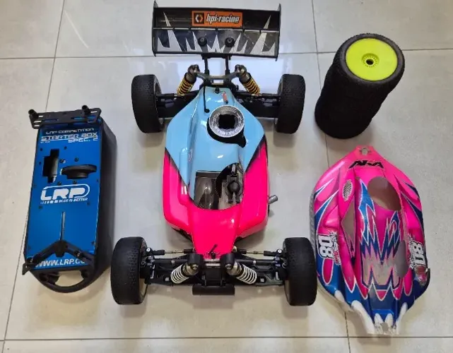 Automodelo Buggy Nitro 1/8 HB Racing D8