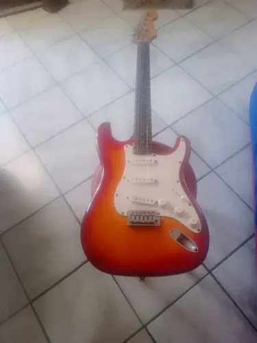 Guitarra stratocast condor