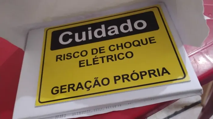 Placa de Sinalização de Segurança - CUIDADO - Risco de Choque Elétrico