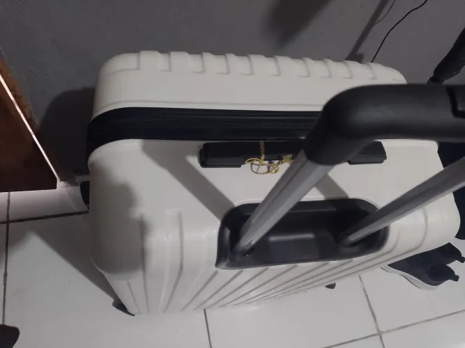 Mala de Viagem Rígida Média com Rodinhas 360° - Branca