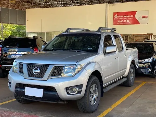 Nissan Frontier SV AT. CD 4X4 2.5 TB Dies. Aut. 2015