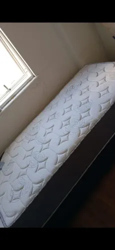 Cama box de solteiro com pé (colchão mola ensacada + base)