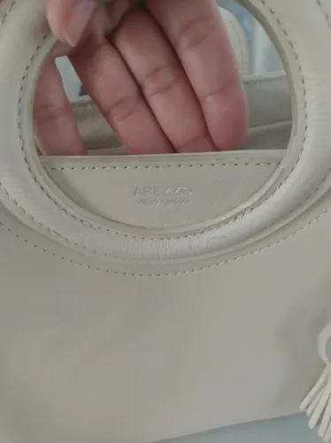 Bolsa Arezzo em Couro Legítimo - Elegância e Sofisticação