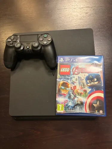 PS4 slim 1TB com 1 controle+ 1 jogo 